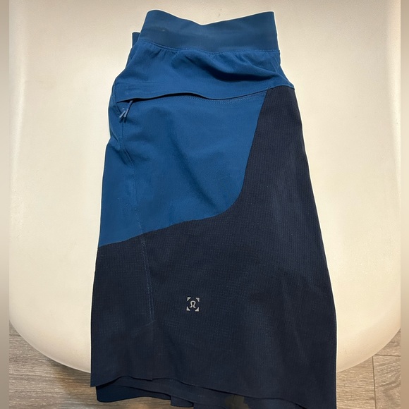 Lululemon Men Small Namaste At The Beach Short 8" two tone Blue Mesh Lined - Picture 8 of 10